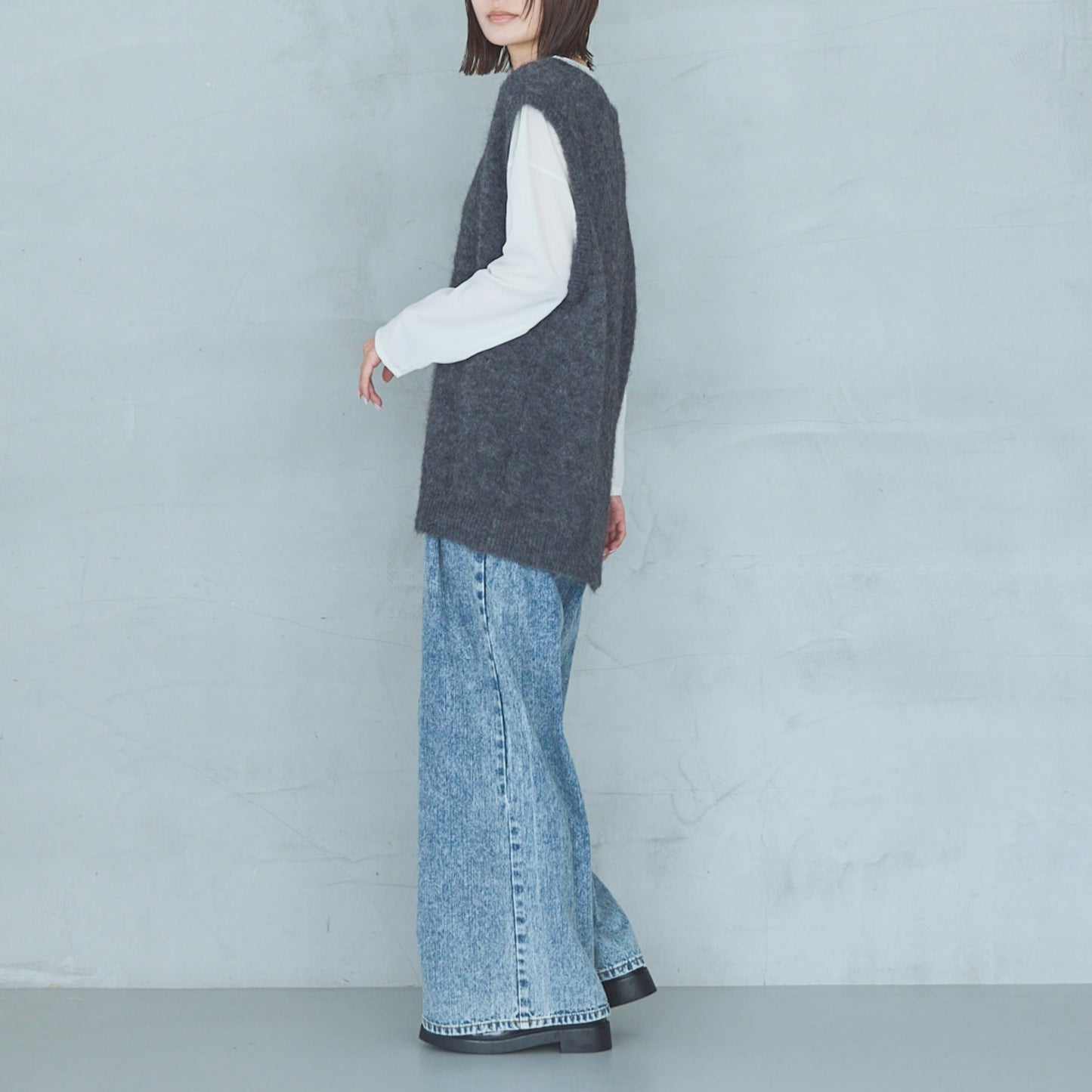 5-Gauge Alpaca Shaggy V-Neck Vest with Anti-Vertical Stretch Processing