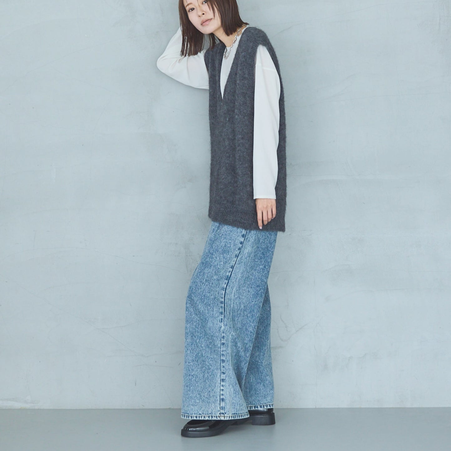 5-Gauge Alpaca Shaggy V-Neck Vest with Anti-Vertical Stretch Processing