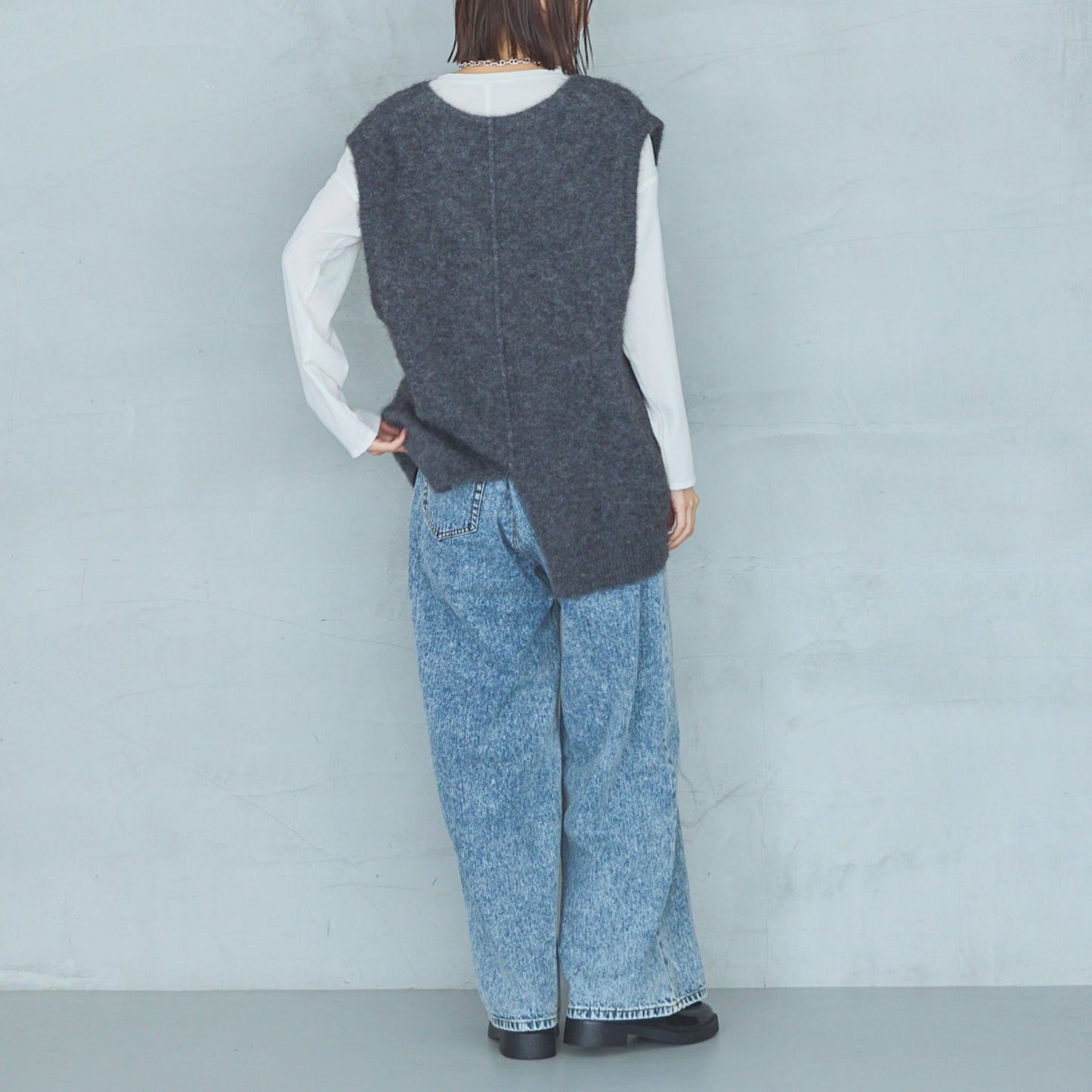 5-Gauge Alpaca Shaggy V-Neck Vest with Anti-Vertical Stretch Processing