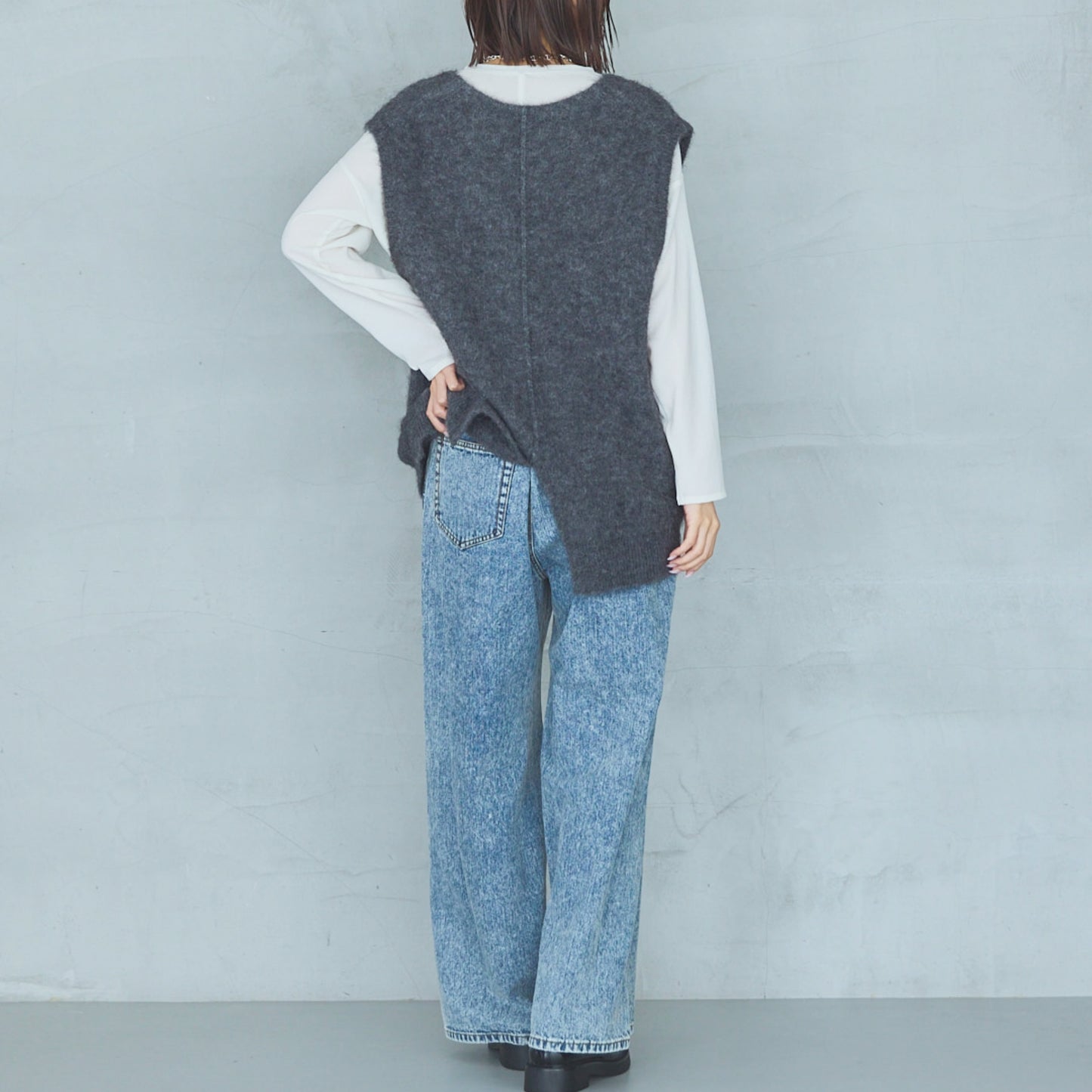 5-Gauge Alpaca Shaggy V-Neck Vest with Anti-Vertical Stretch Processing