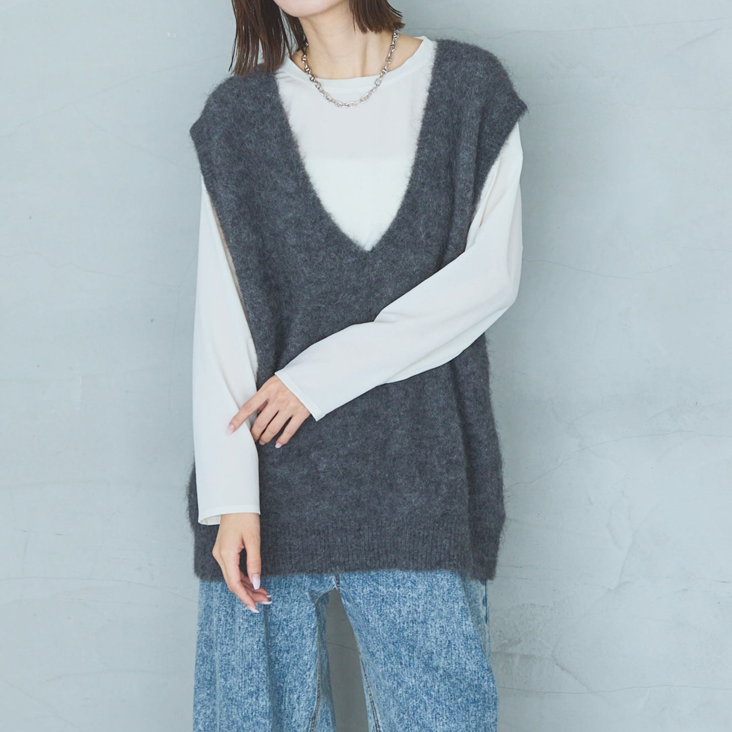 5-Gauge Alpaca Shaggy V-Neck Vest with Anti-Vertical Stretch Processing