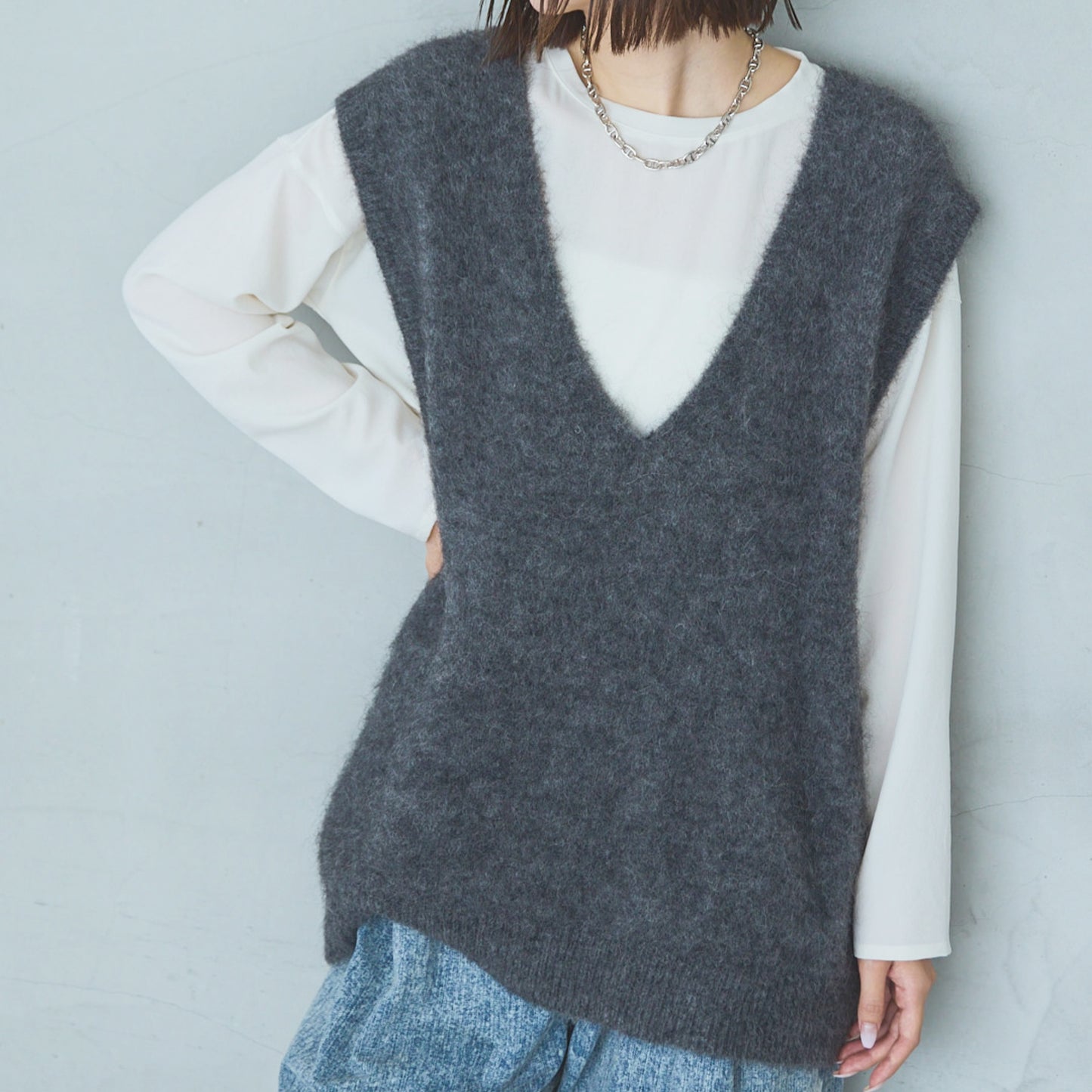 5-Gauge Alpaca Shaggy V-Neck Vest with Anti-Vertical Stretch Processing