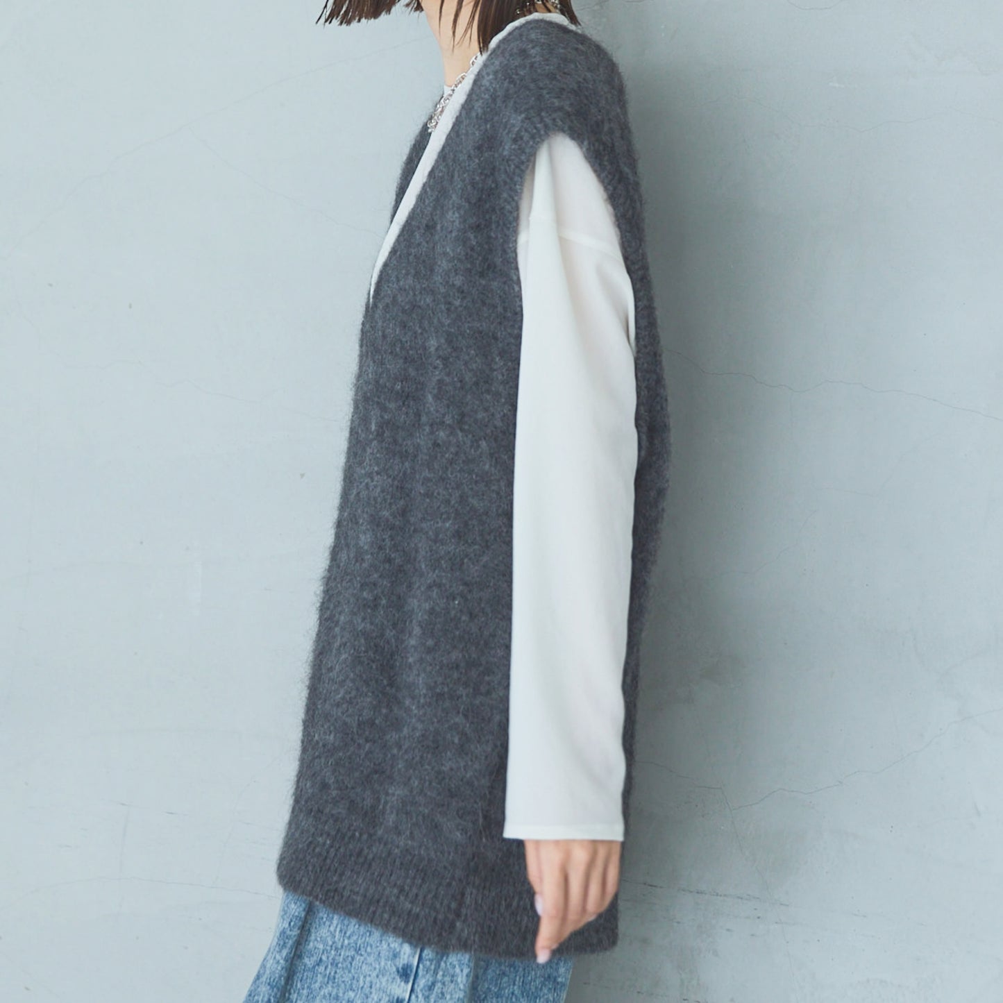 5-Gauge Alpaca Shaggy V-Neck Vest with Anti-Vertical Stretch Processing
