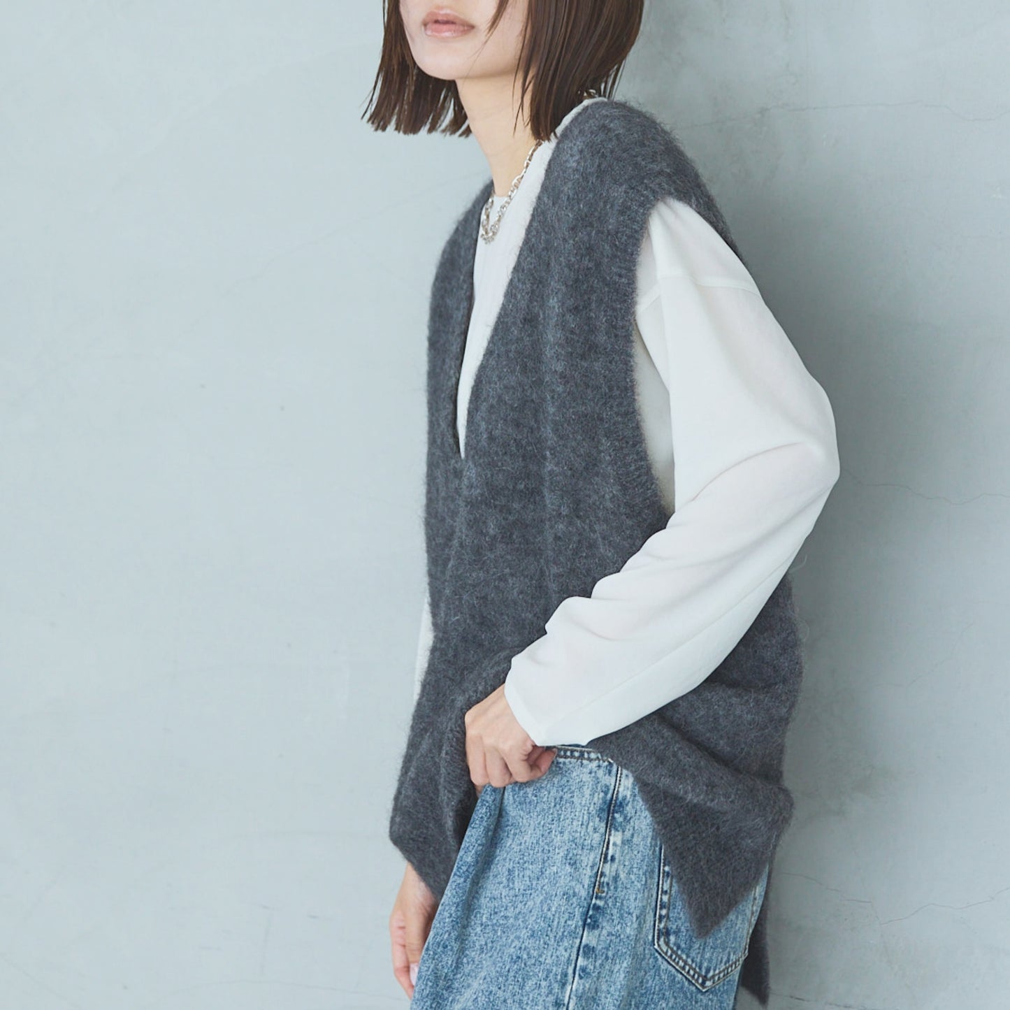5-Gauge Alpaca Shaggy V-Neck Vest with Anti-Vertical Stretch Processing