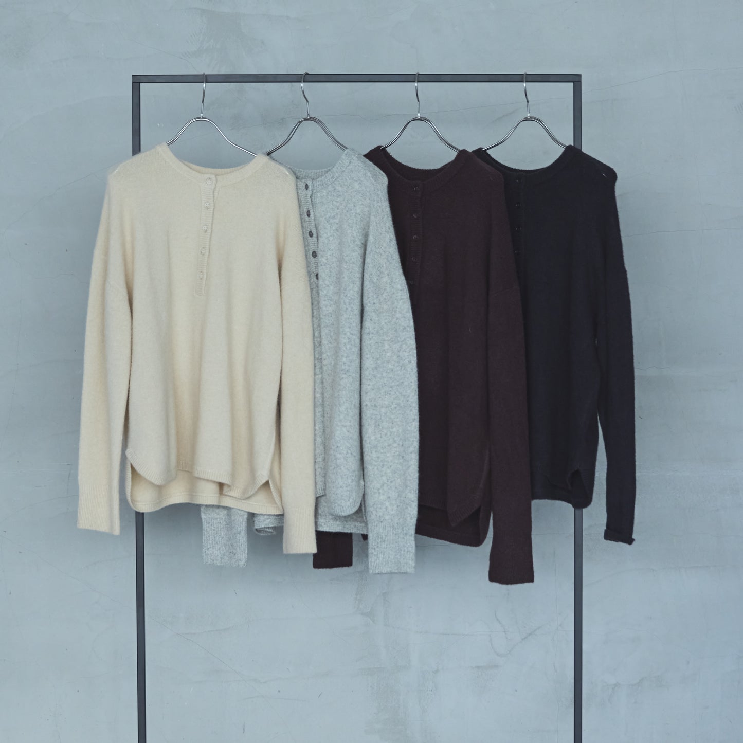 Henley Neck Pullover FOX VELVET
