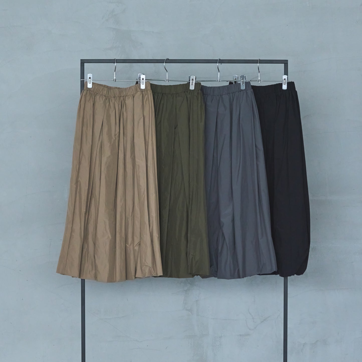 Balloon-style skirt (2025AW)