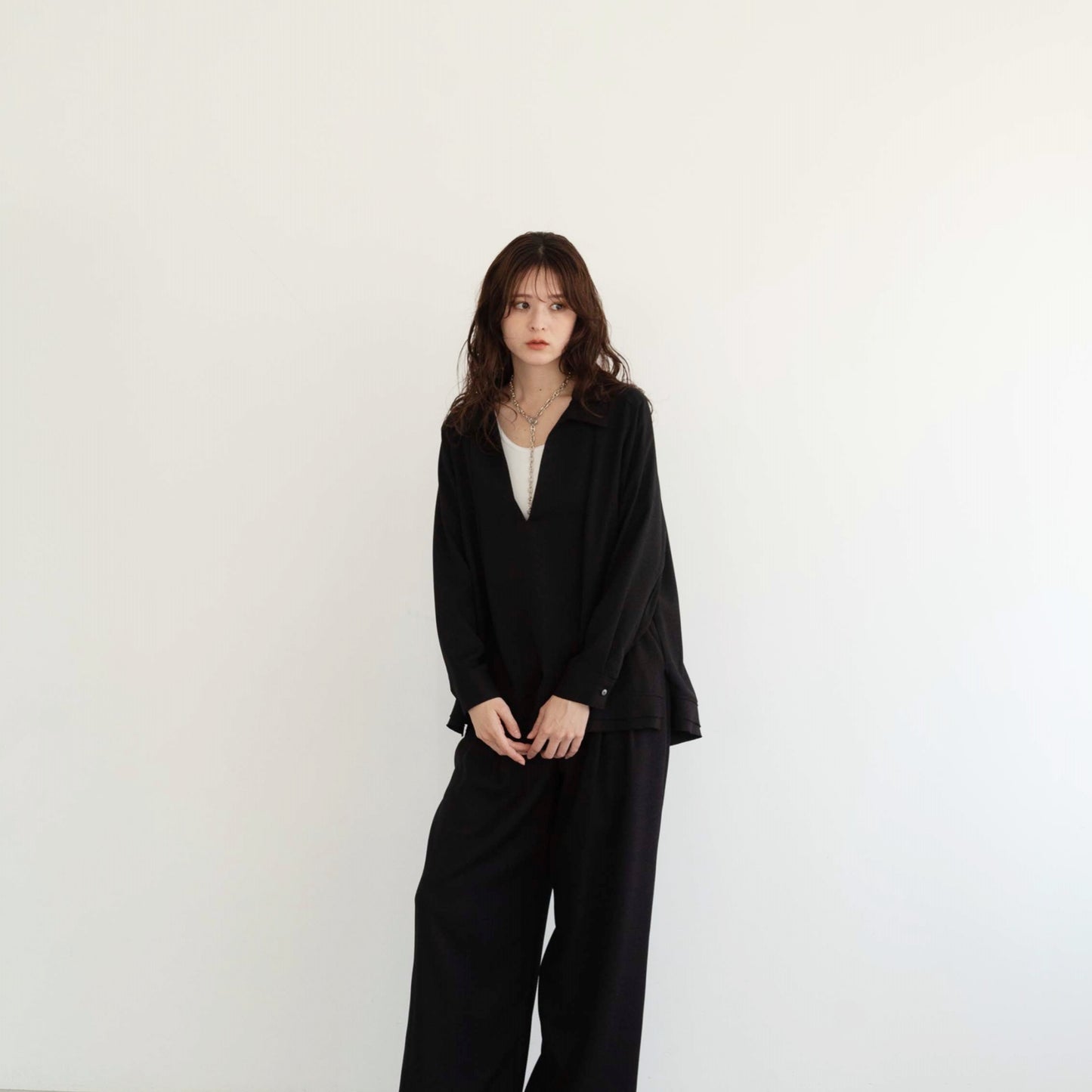 Japanese fabric Alicia Lino captain deep V-neck shirt