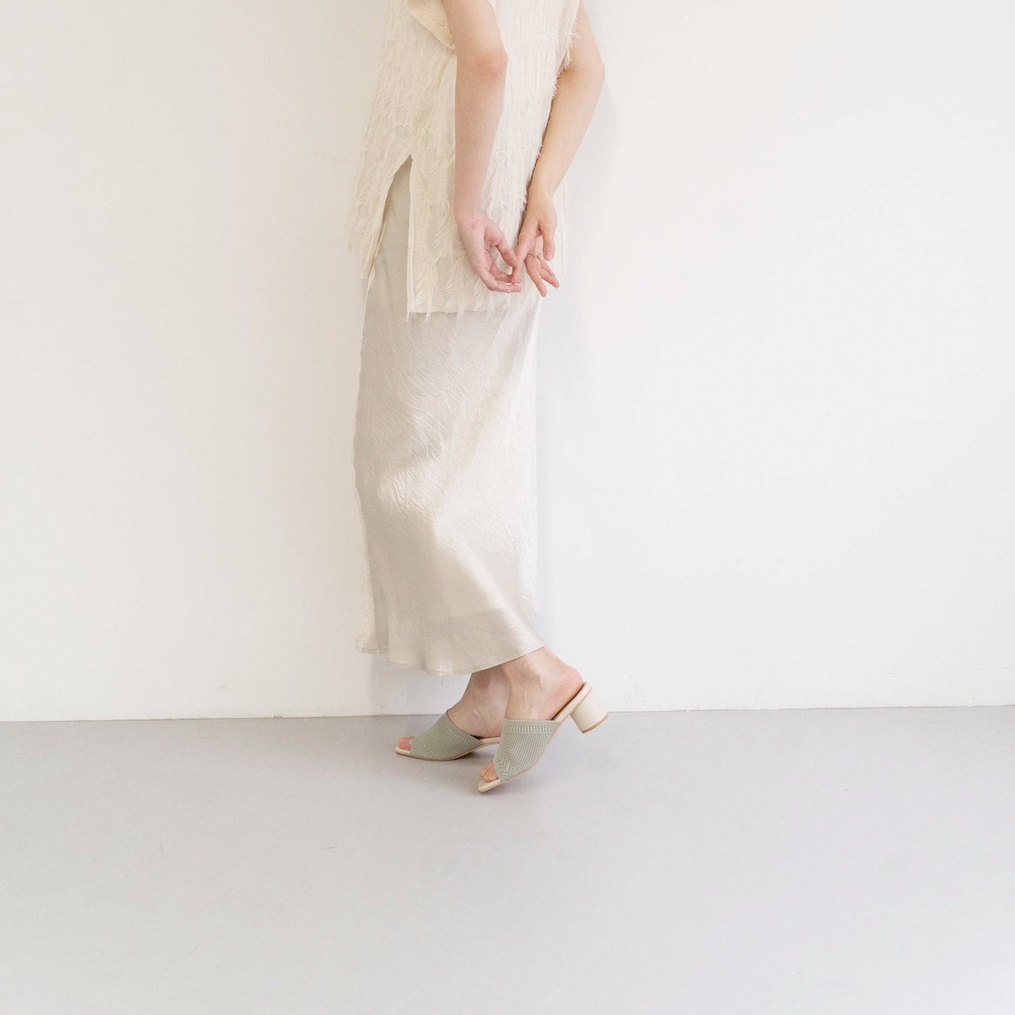 Acetate vintage satin slightly flared hem long skirt