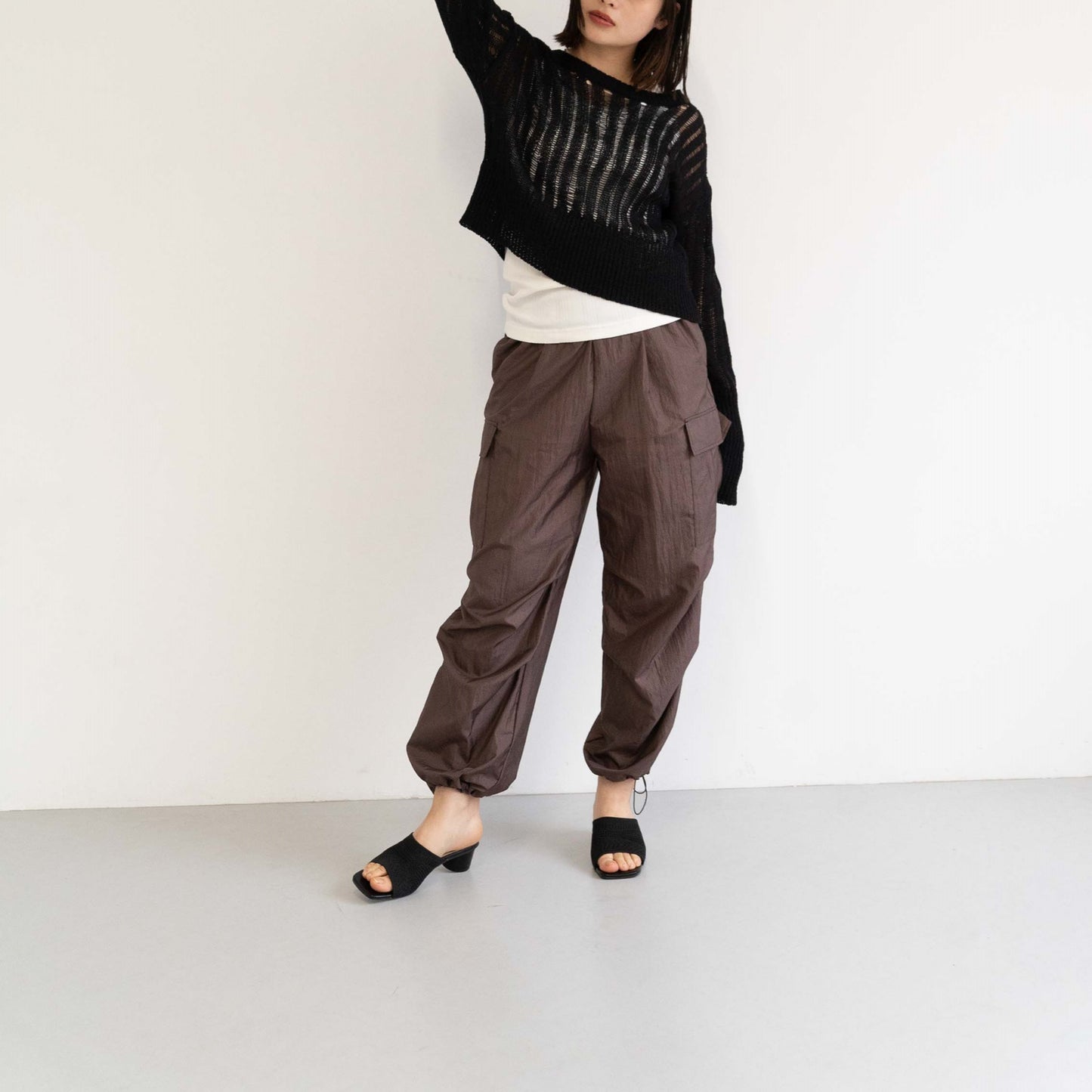 New diamond-pattern pleated parachute pants