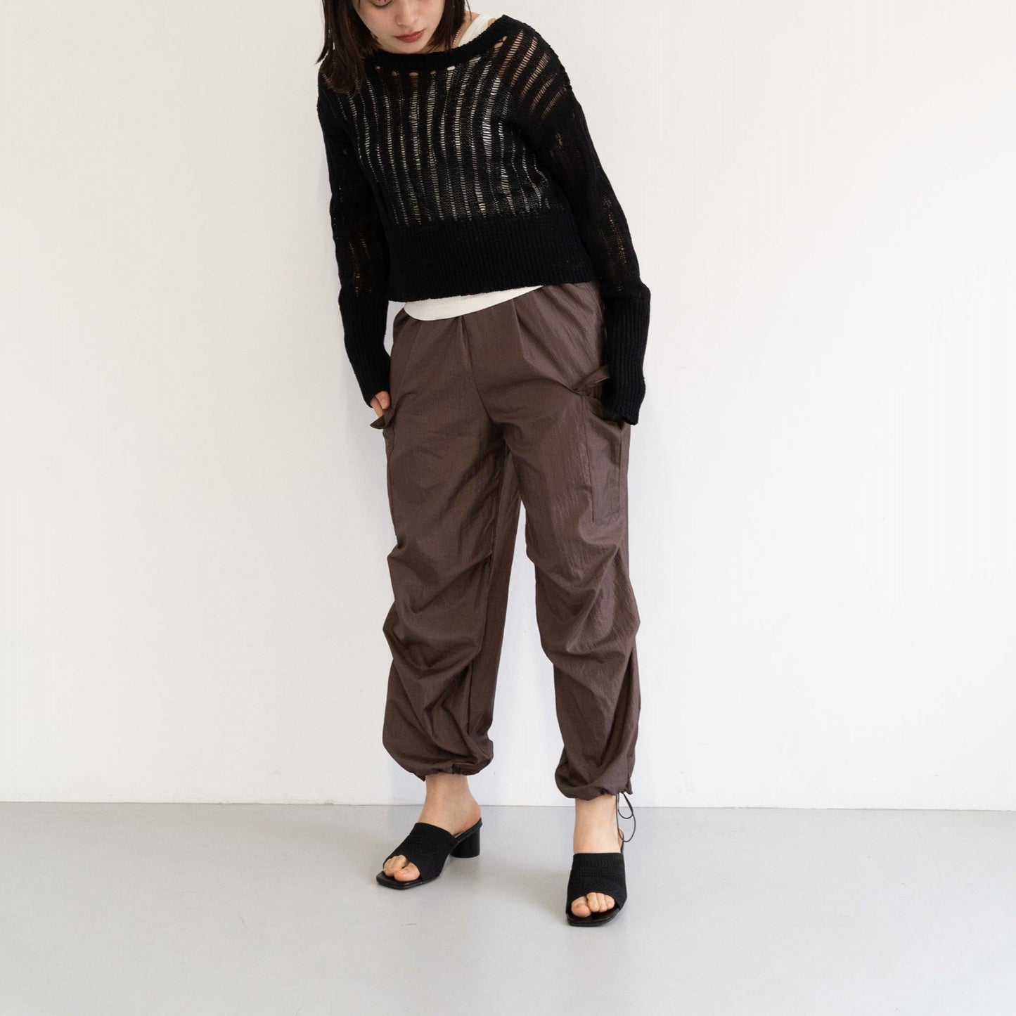 New diamond-pattern pleated parachute pants