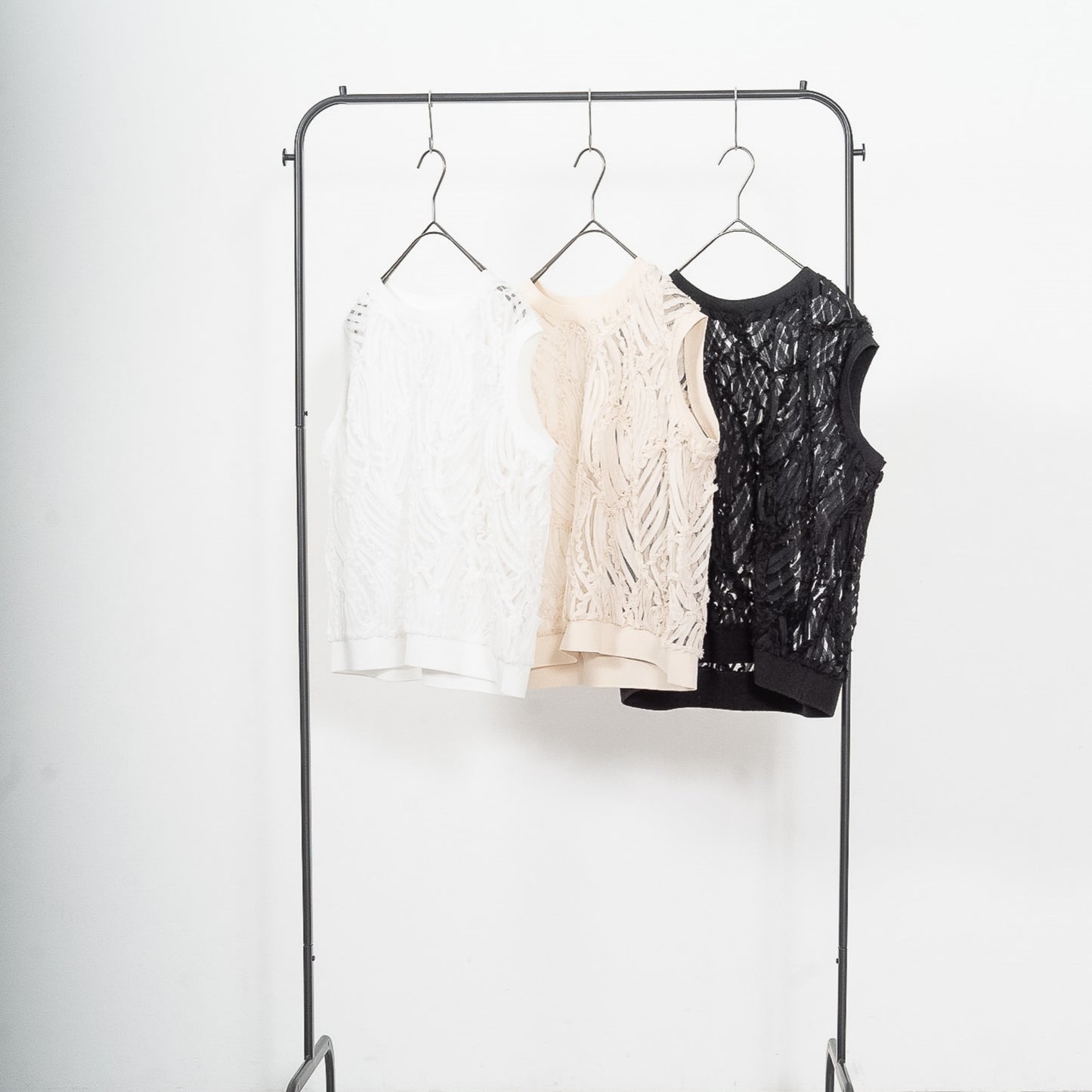 Feather-shape Lace Panel Pullover Vest