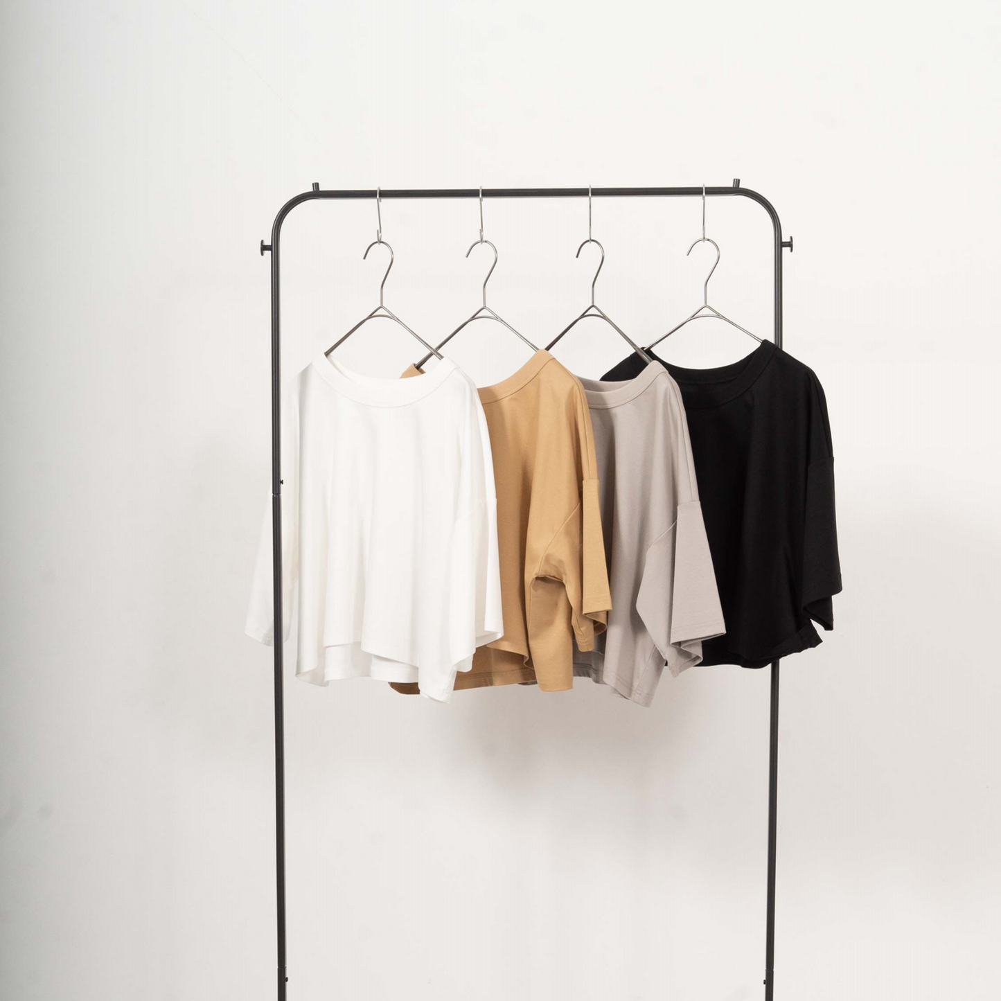 Silk-mix smooth fabric pullover T-shirt