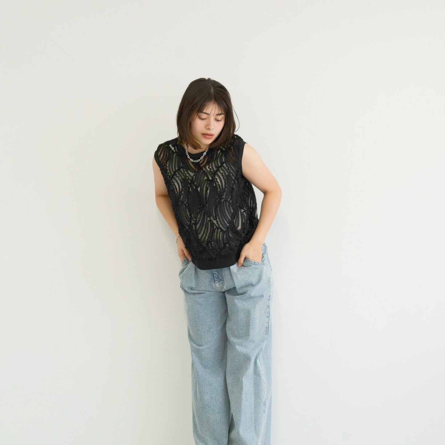Feather-shape Lace Panel Pullover Vest