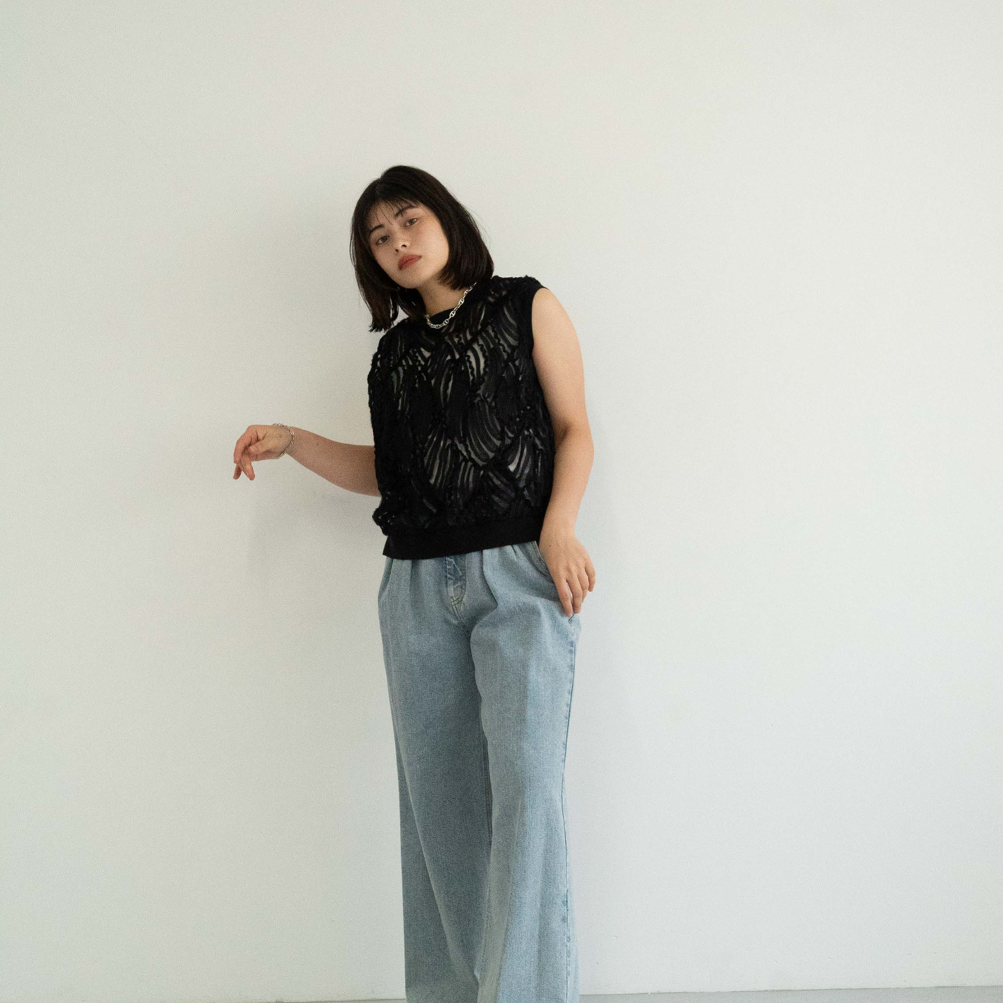 Feather-shape Lace Panel Pullover Vest