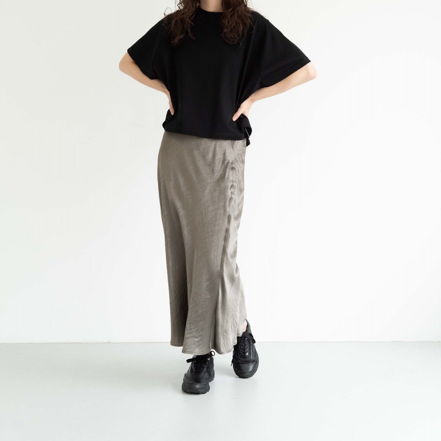 Acetate vintage satin slightly flared hem long skirt