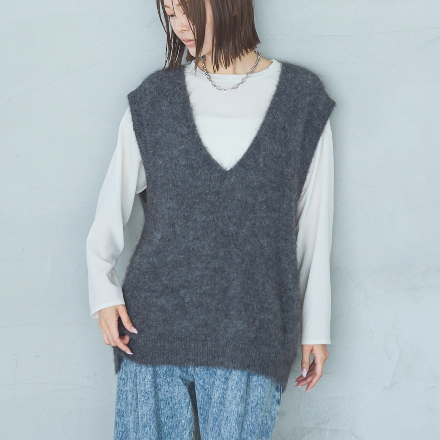 5-Gauge Alpaca Shaggy V-Neck Vest with Anti-Vertical Stretch Processing