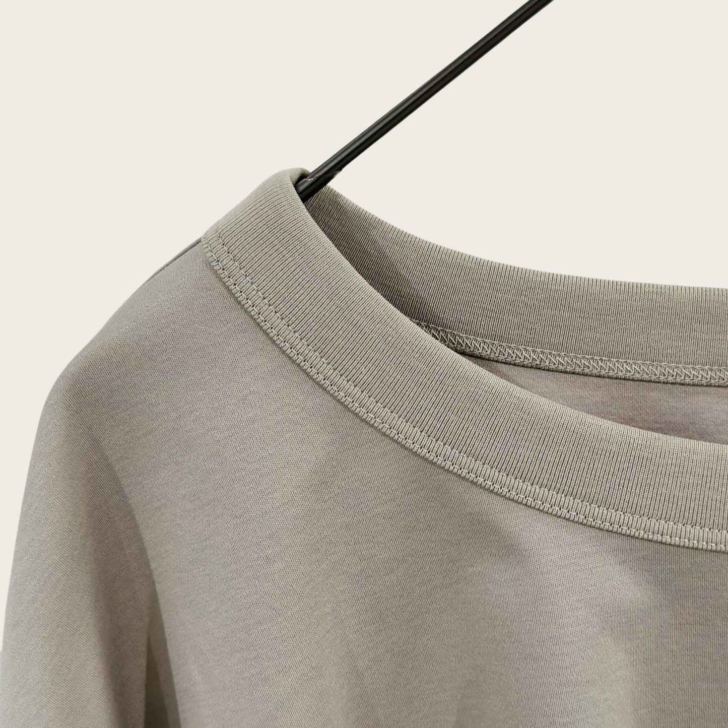 Silk-mix smooth fabric pullover T-shirt