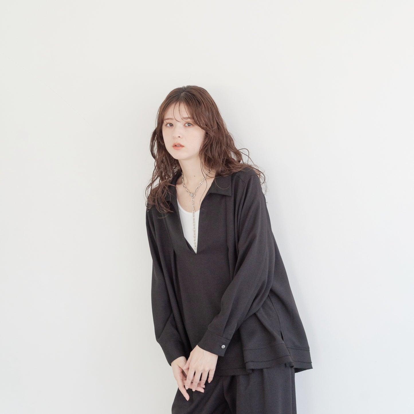 Japanese fabric Alicia Lino captain deep V-neck shirt