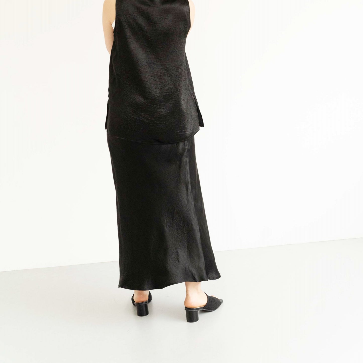Acetate vintage satin slightly flared hem long skirt