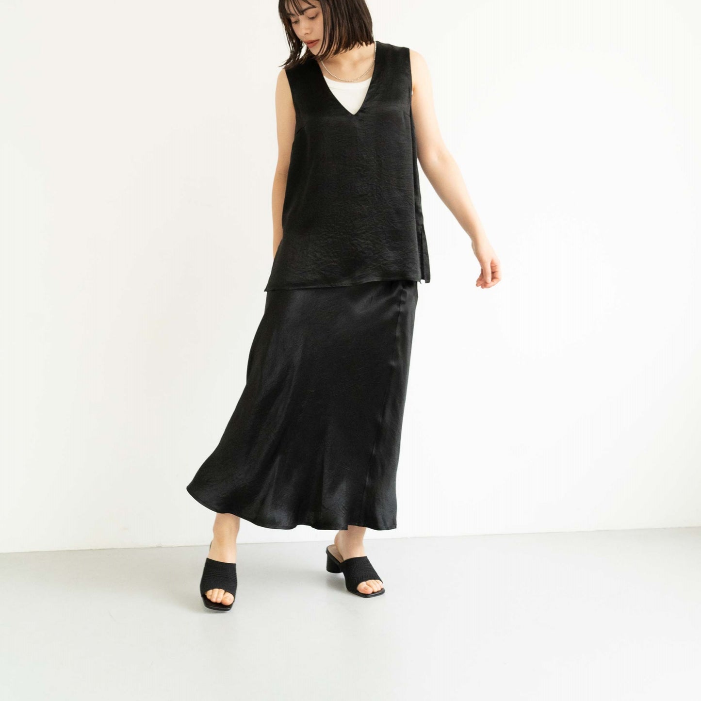 Acetate vintage satin slightly flared hem long skirt