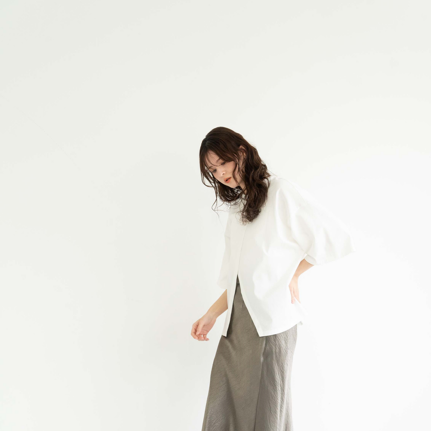 Compression front-slit pullover T-shirt