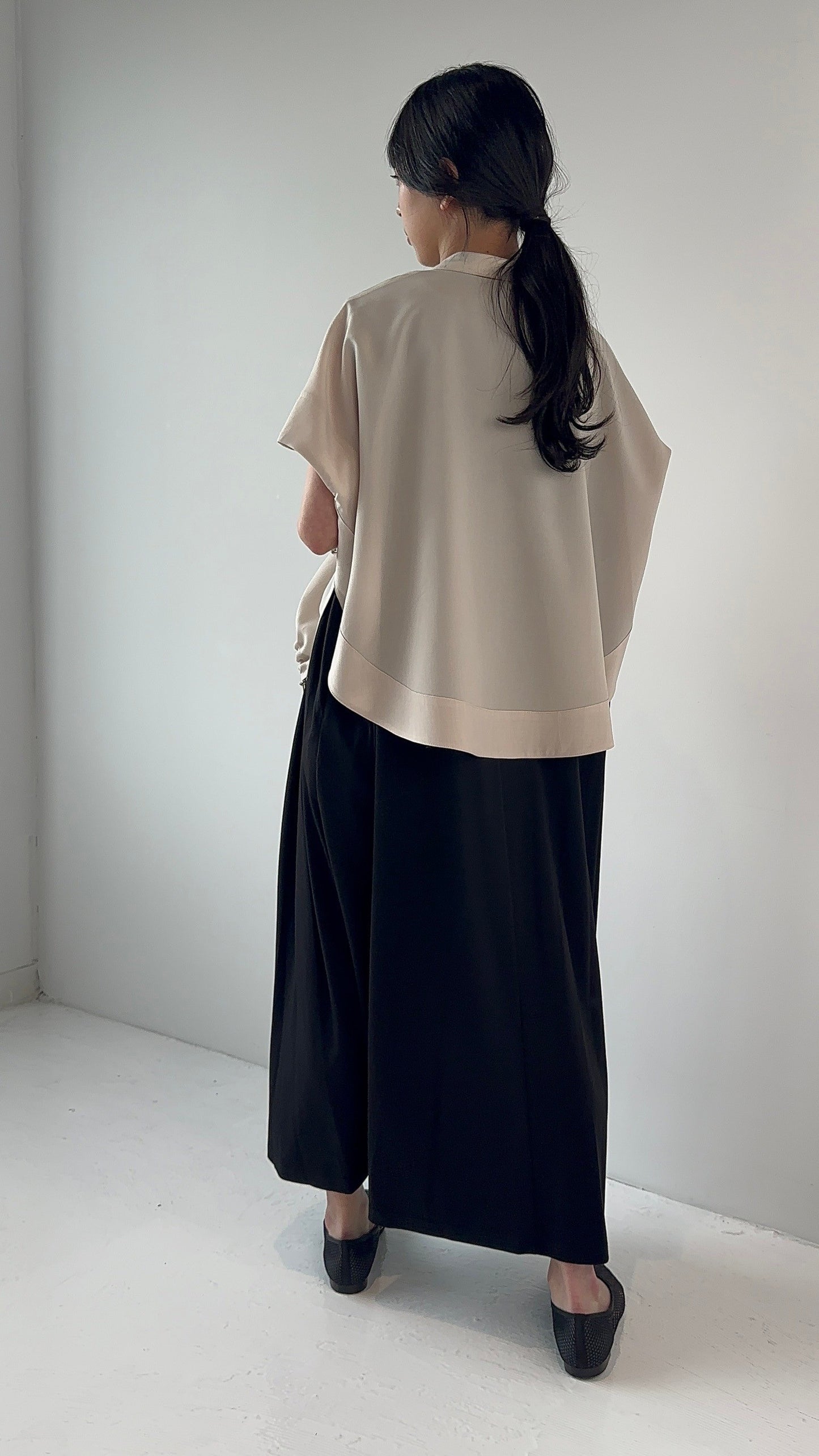 Pique fabric tuck sleeve OP